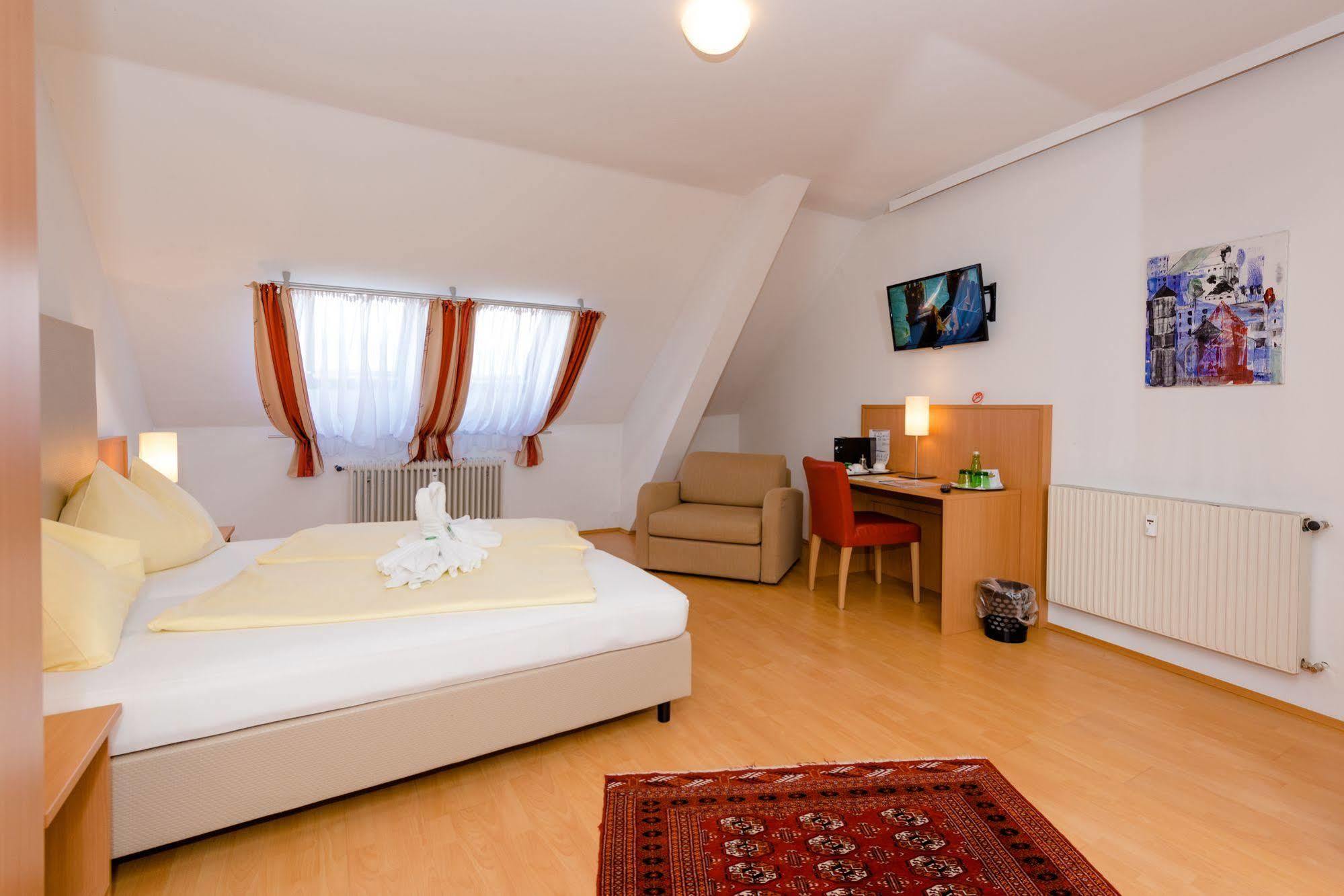 Stadthotel Schwerterbraeu Judenburg Esterno foto
