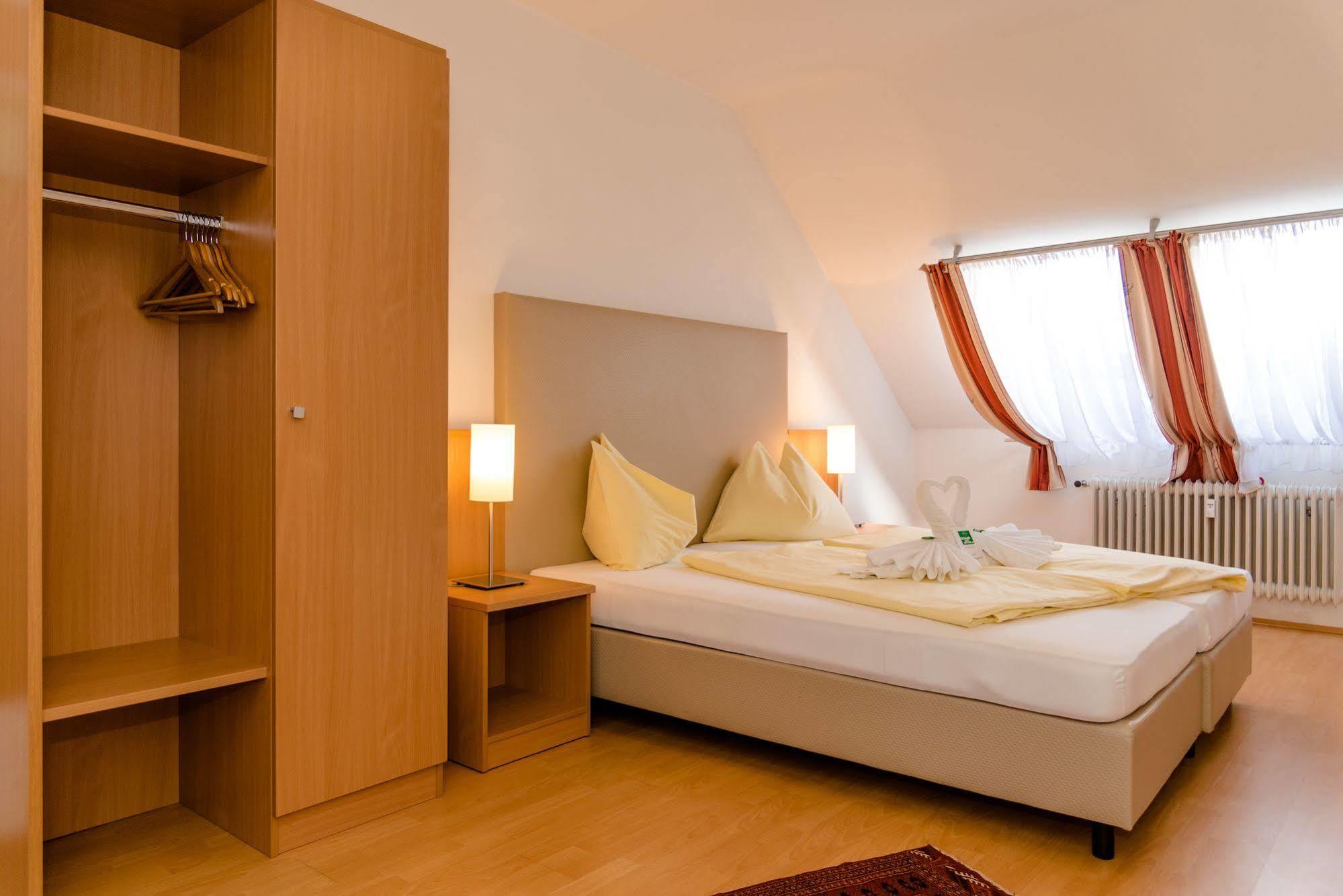 Stadthotel Schwerterbraeu Judenburg Esterno foto
