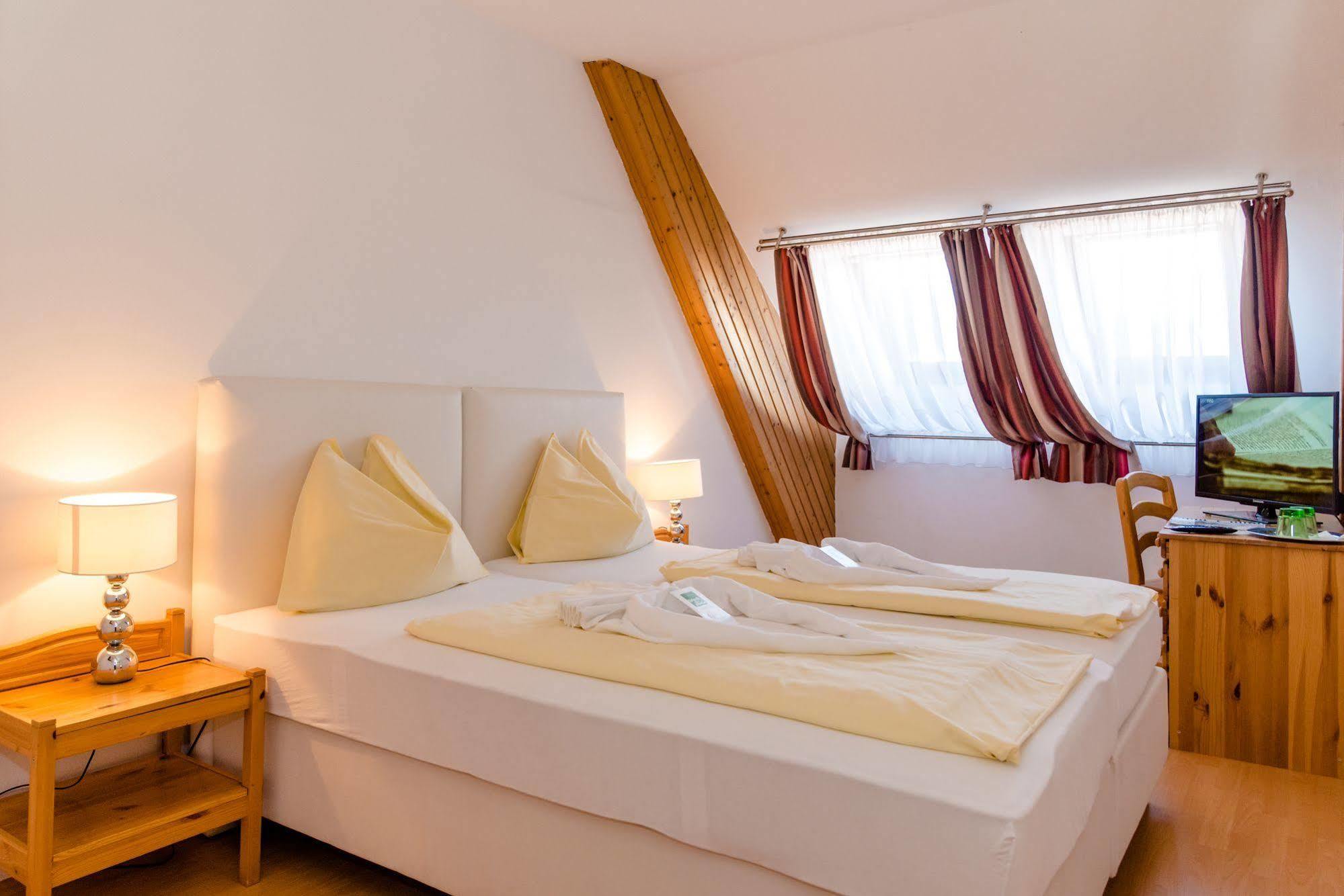 Stadthotel Schwerterbraeu Judenburg Esterno foto