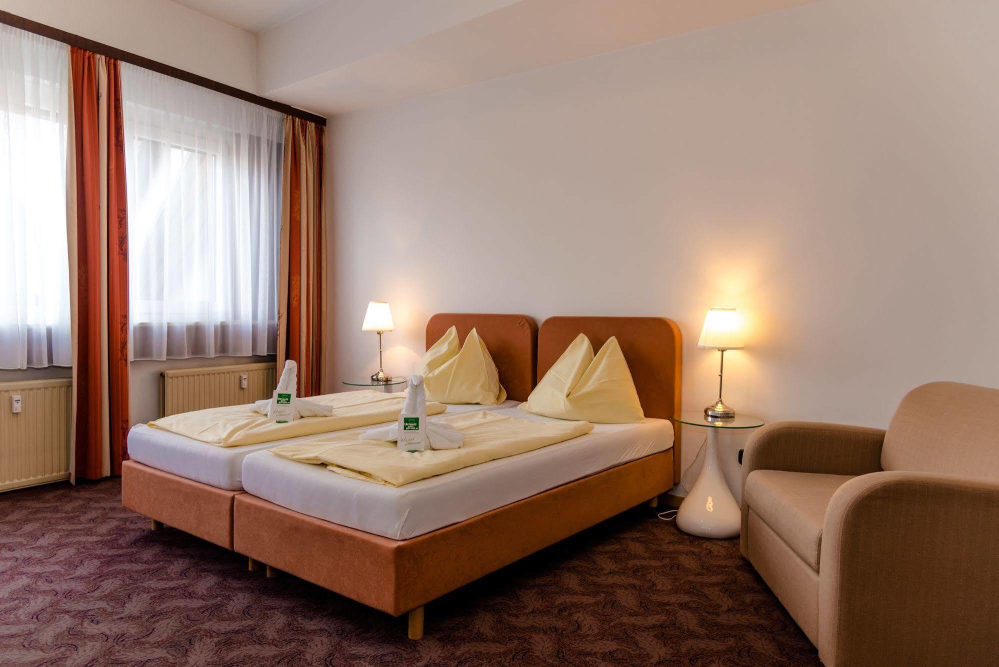 Stadthotel Schwerterbraeu Judenburg Esterno foto